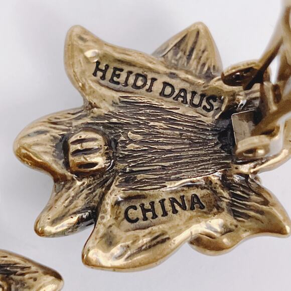 Vintage Signed Heidi Daus Gold Tone Green Crystal Floral Clip-On Earrings - Picture 8 of 10